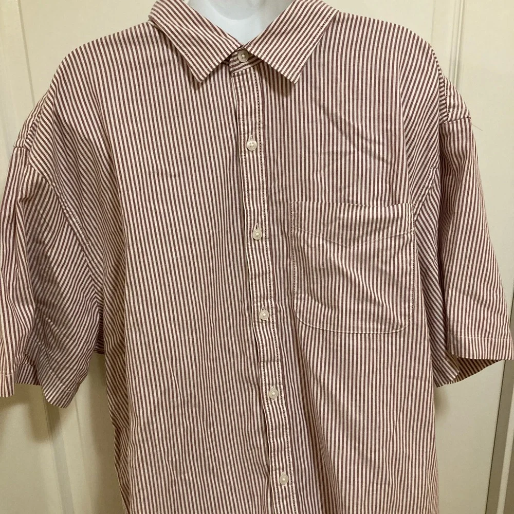 🌟2/$20 NWT Old Navy stripped button down shirt - Picture 3 of 7